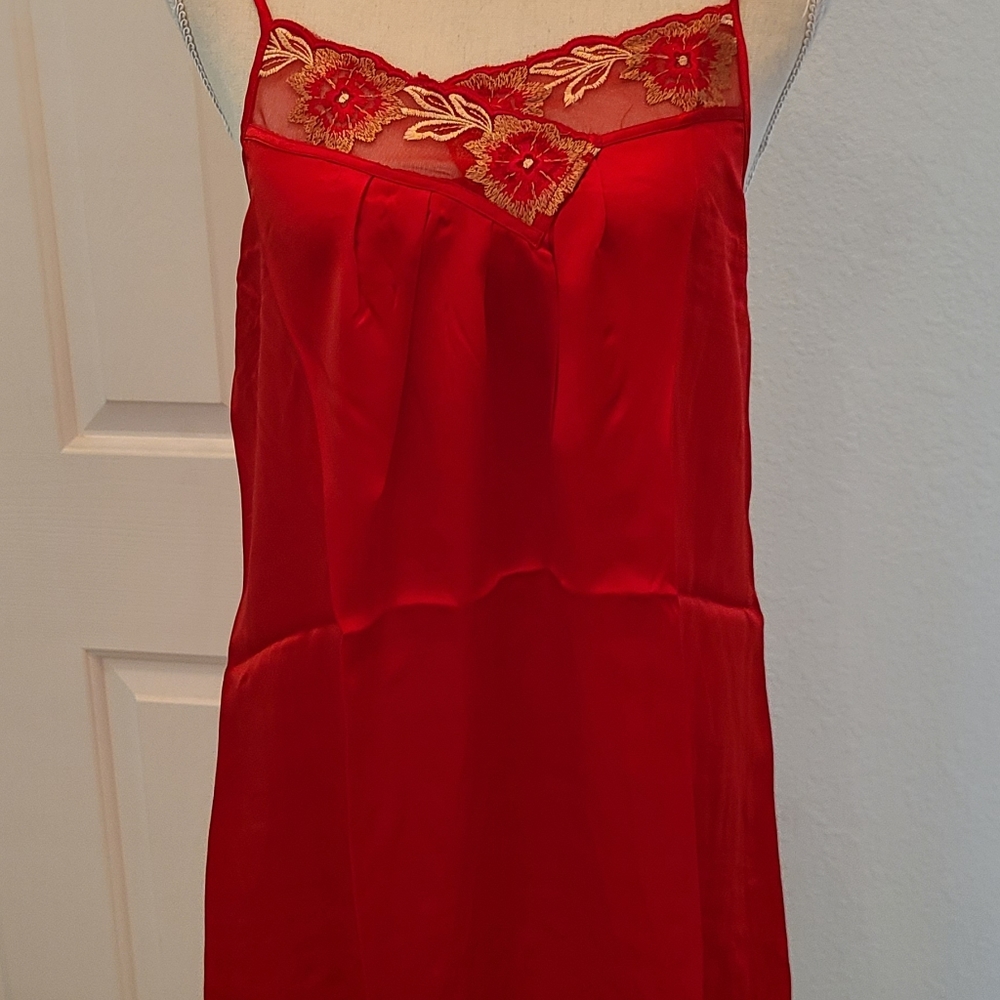 100% Silk Nighty with Robe. NWT